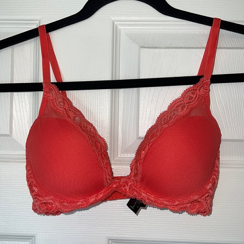 Natori feathers underwire contour bra. Bright red color. Size …